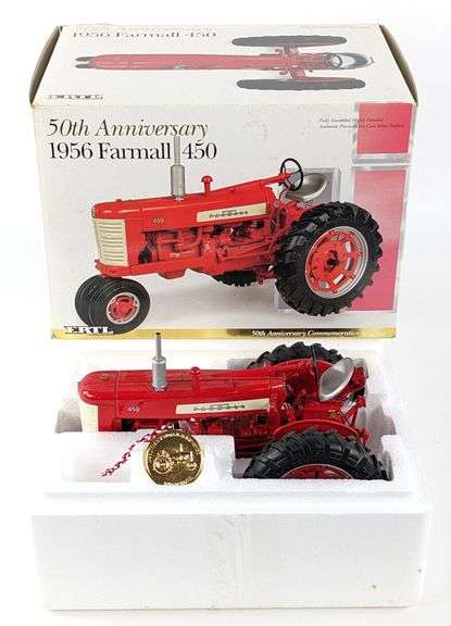1/16 Ertl 1956 Farmall 450 Narrow Front Tractor 50th Anniversary