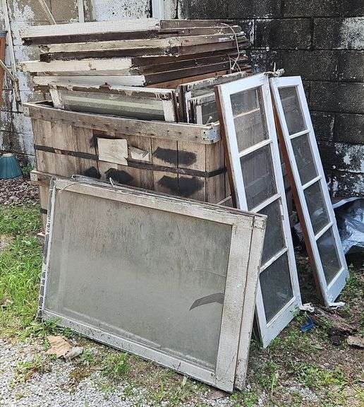Wooden Crate Ful Of Vintage Farm House Window's. - Kraft Auction ...
