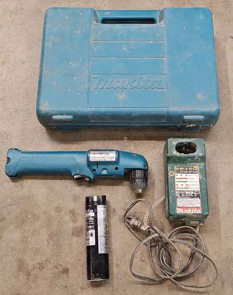 Makita 3/8" Angle Drill 9.6V Cordless W/Charger,2 Battery's & Case