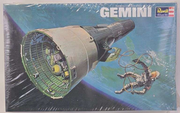 1/24 Scale Revell Gemini Space Capsule Model Kit - Sealed
