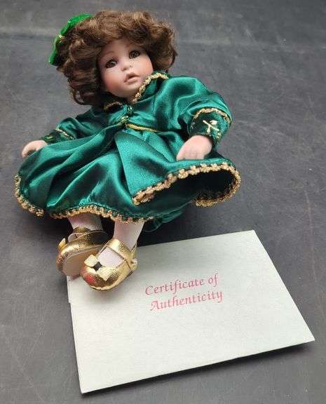 (L) Marie Osmond fine collectors Dolls "Tiny Tots" in the box.