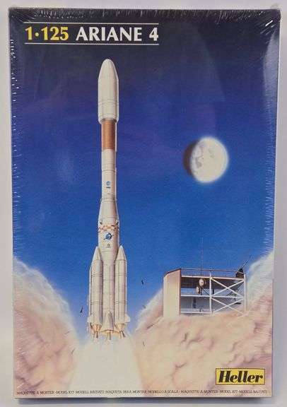 1/125 Scale Heller Ariane 4 Rocket Model Kit - Sealed