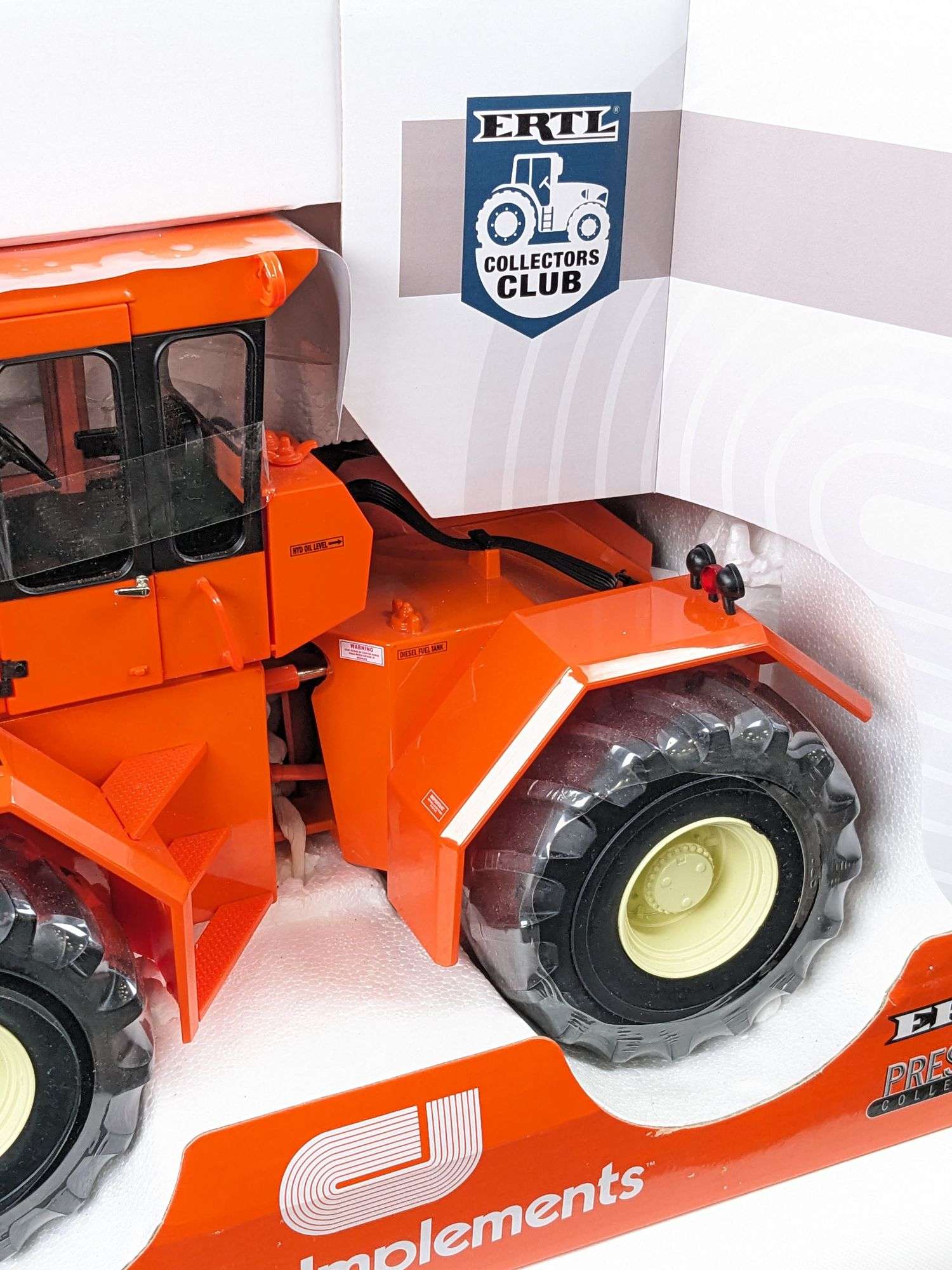 1/16 Ertl CO-OP Implements Bearcat II 4wd Tractor Prestige