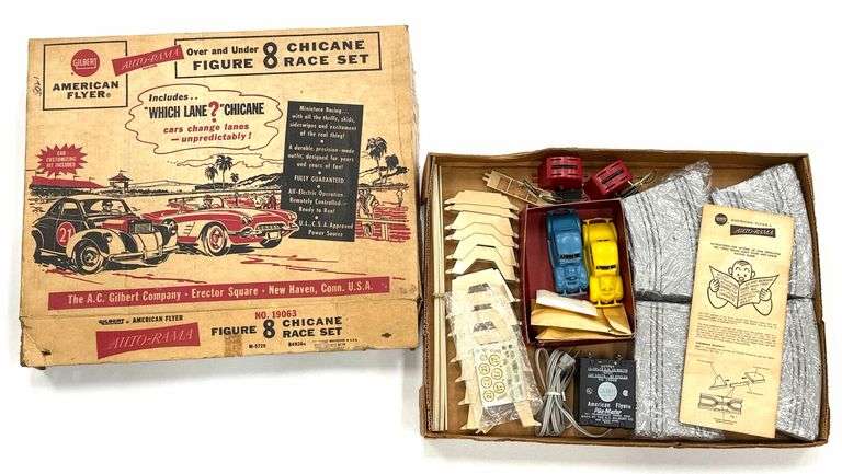 Vintage Gilbert American Flyer #19083 Auto-Rama Speedway 8 Racing Slot Car Set in Box