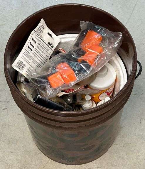 Evans Sports Hunting Bucket With Revolving Padded Seat & Accessories ...