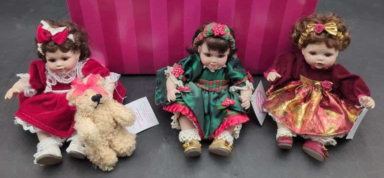 (L) Marie Osmond fine collectors Dolls Tiny Tot Trio " Olive May Christmas with Baby Marie 1st Christmas and Jessica's 1st Christmas" in the box.
