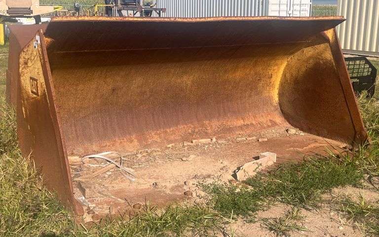 (C) CAT Loader Bucket - Kraft Auction Service, LLC