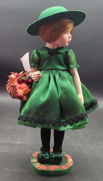 (L) Marie Osmond fine collectors Dolls " Winter Splendor" and " Autumn Harvest" in the box.