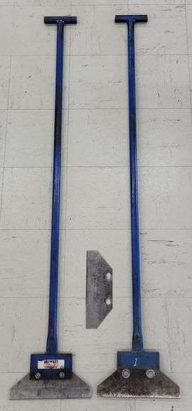 Pair Of Metal Handle Floor Scrapers With 1 Replacement Blade