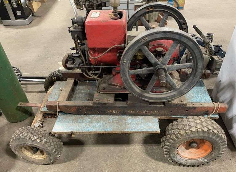 (M) Heavy Vintage McCormick -Deering Hit and Miss Gas Engine