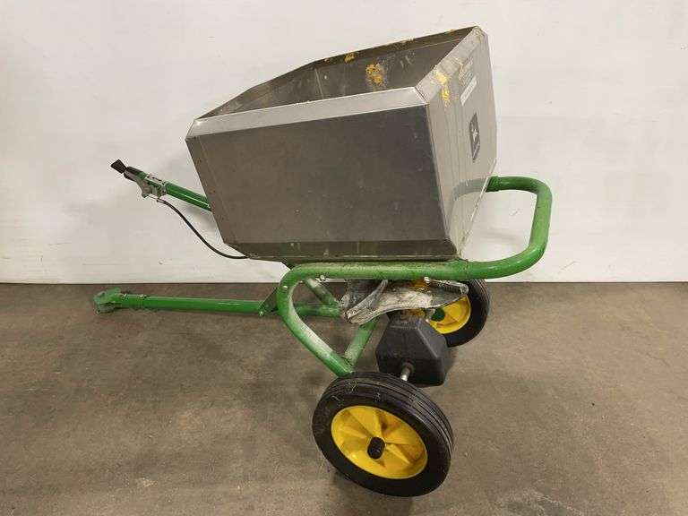 (L) John Deere Spreader