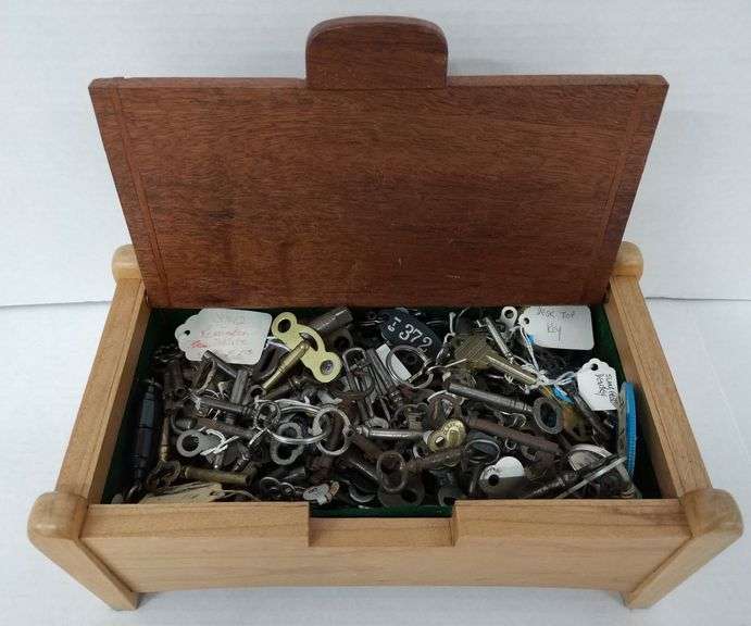 (E) Wooden Box Of 100+ Assorted Vintage Keys - Kraft Auction Service, LLC