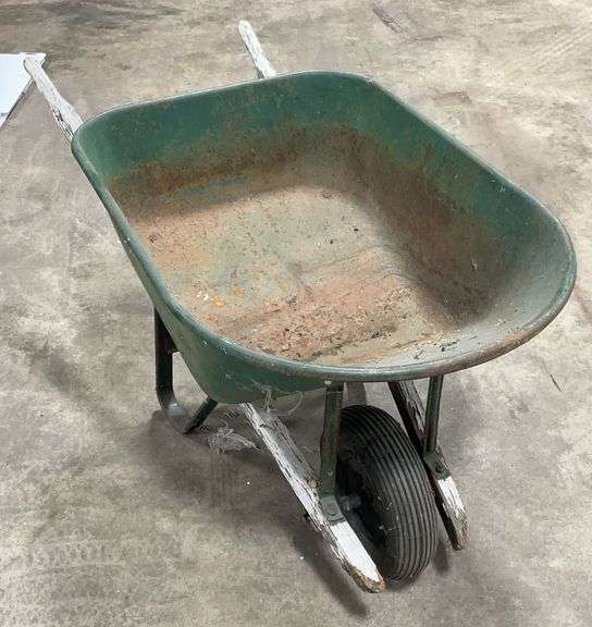 (M) Vintage True Temper Wheelbarrow