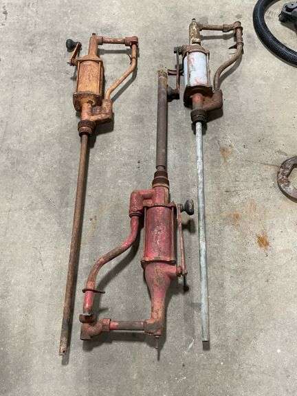 (D) 3 Vintage Hand Crank Oil Pump