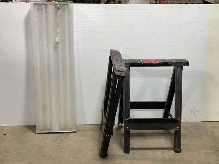 (E) Sawhorses and Light
