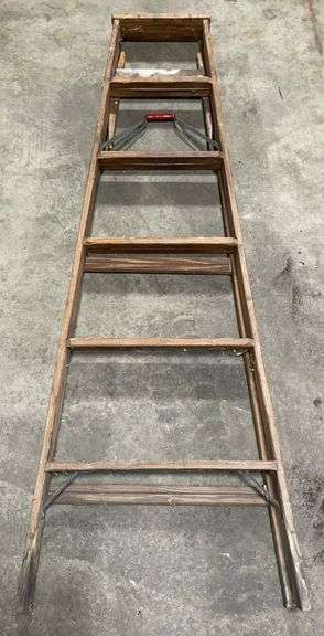 (S) 6Ft. Wood Ladder