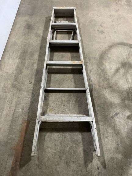 (II) 6 Ft. Aluminum Ladder
