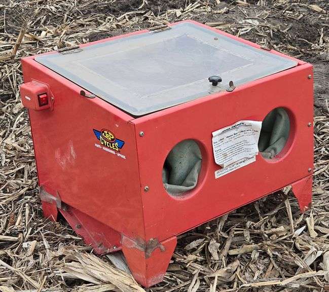 (AB) Central Pneumatic Abrasive Blast Cabinet w/Light