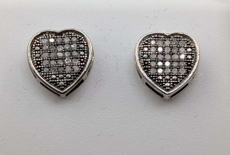 Sterling Silver Pavé 0.15 CTTW Diamond Heart Stud Earrings