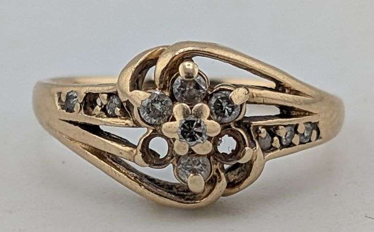 (AJ) 14K Yellow Gold Diamond Ring- Missing Stones