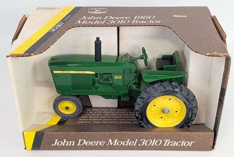 1/16 Ertl John Deere Model 3010 Narrow Front Tractor
