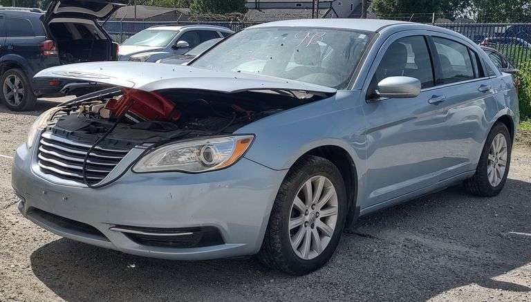 2013 Chrysler 200 4-Door Sedan