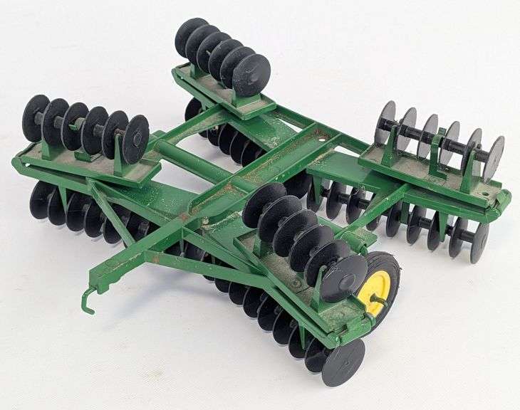 Vintage 1/16 Ertl John Deere Winged Disk