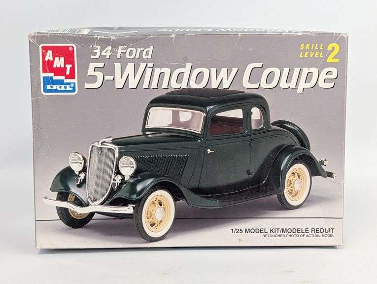 1/25 Scale AMT 1934 Ford 5-Window Coupe Model Kit