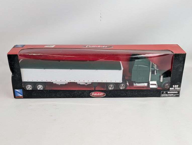 1/32 New Ray Peterbilt Semi Truck with Grain Trailer