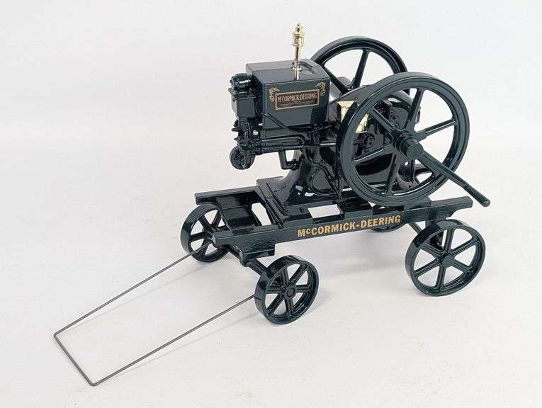 1/8 Ertl McCormick Deering Hit N Miss Engine