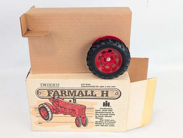 1/16 Ertl Farmall H Narrow Front Tractor