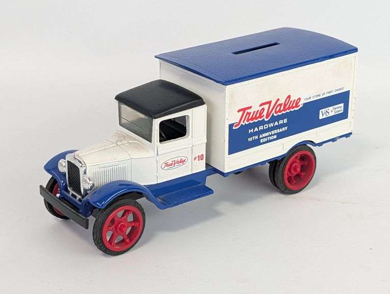 1/25 Ertl 1931 Hawkeye True Value Delivery Truck
