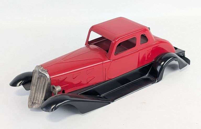 Hoge Mfg. Co. Fire Chief Windup Car