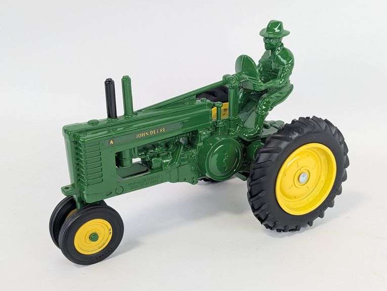 1/16 Ertl John Deere Model A Tractor With Man