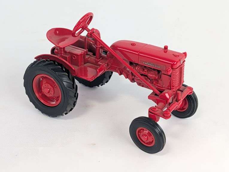 1/16 Ertl McCormick Farmall Cub Tractor