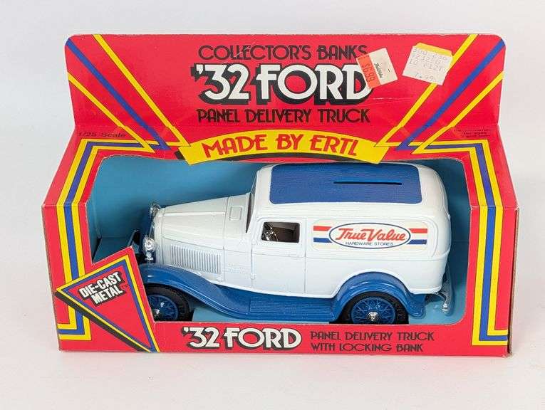 1/25 Ertl 1932 Ford Panel Delivery Truck