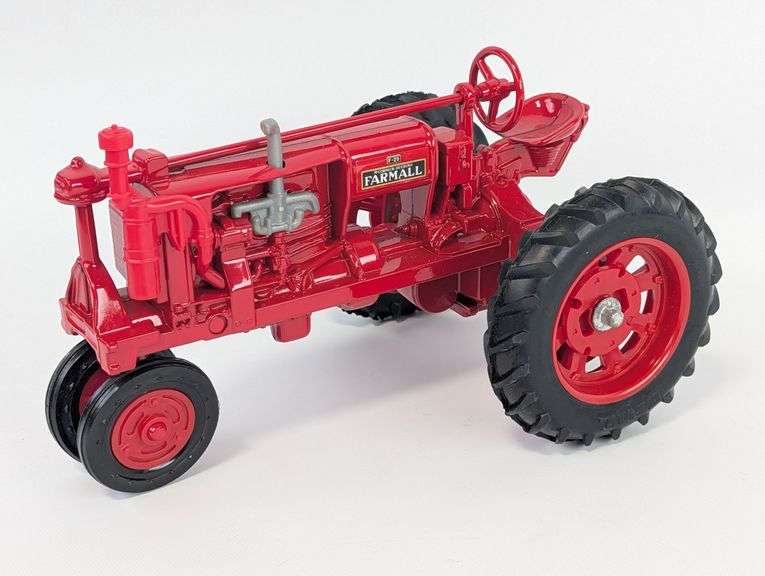 1/16 Ertl Farmall F-20 Narrow Front Tractor
