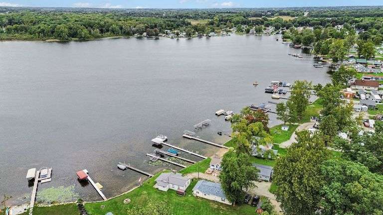 OLO Pierceton Real Estate Auction - Kuhn Lake/Barbee Chain of Lakes