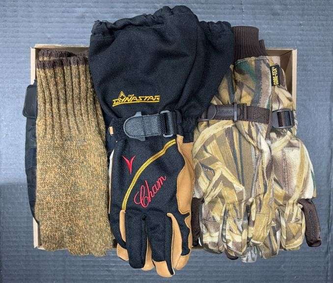 (AM) Collection Of Insulated Soft Shell Hunting Gloves W/ Cabela’s Brands & More