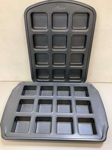 (2) square baking pans Pampered Chef