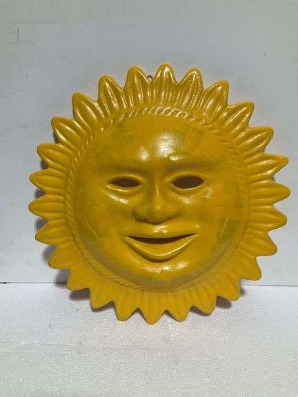 Sun sculpture plaster 19”