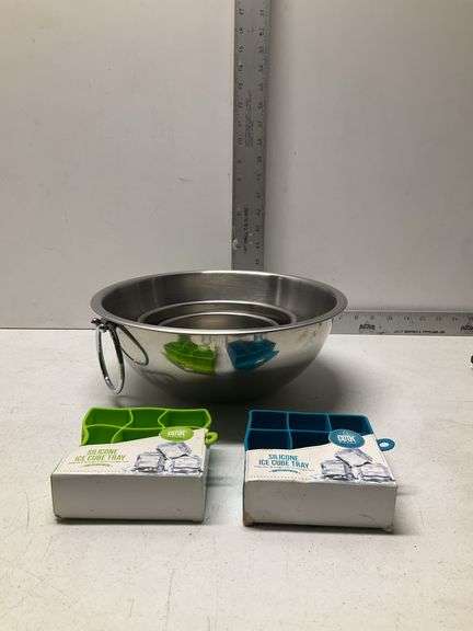 Stainless steel bowl set Vollrath Sheboygan, WI (qty 3) with silicone ice cube trays