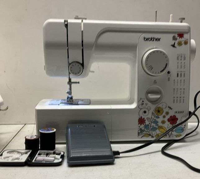 Brother JX 2517 sewing machine with case (Tested works)