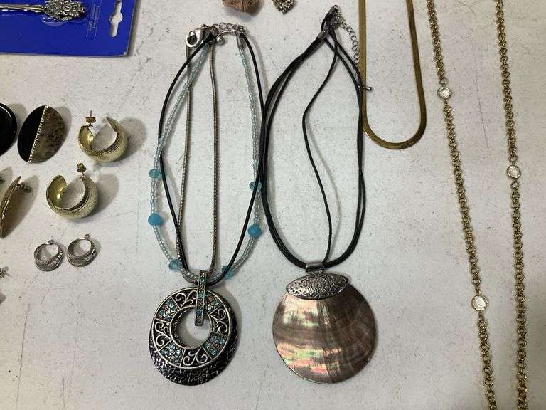 Miscellaneous earrings, necklaces, costume rings