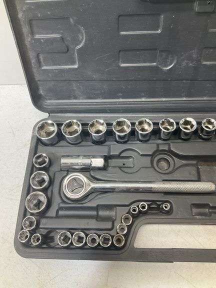 Socket wrench, sockets and case