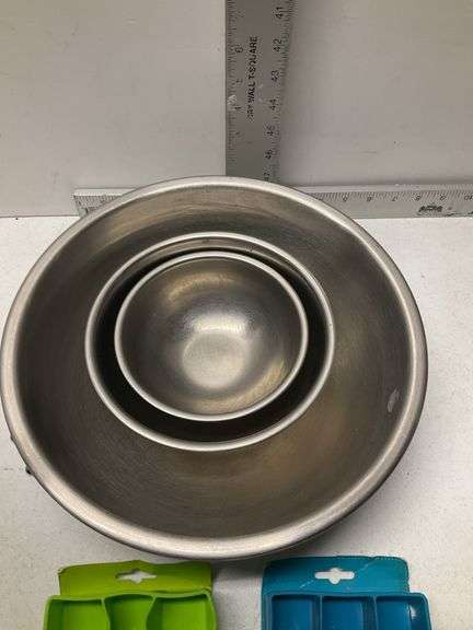 Stainless steel bowl set Vollrath Sheboygan, WI (qty 3) with silicone ice cube trays