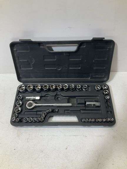 Socket wrench, sockets and case