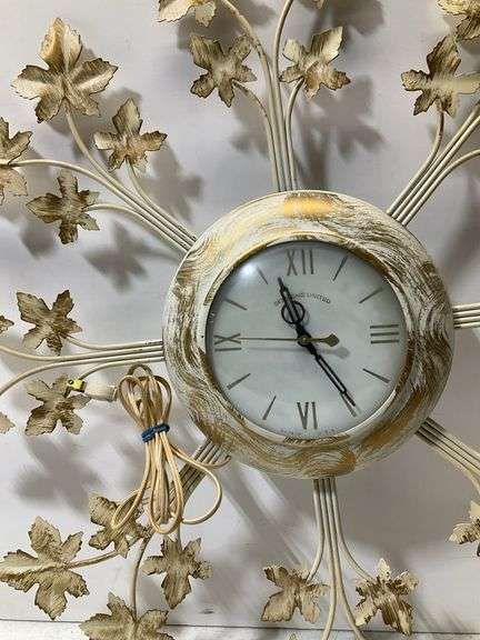 Dubuque History/Memorabilia - Sessions United wall clock formerly hung in The Sportsman’s Lodge