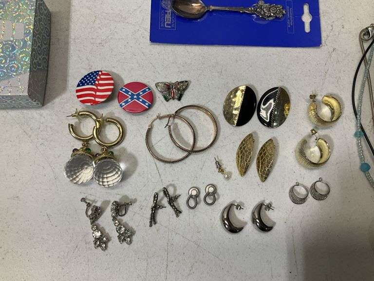 Miscellaneous earrings, necklaces, costume rings