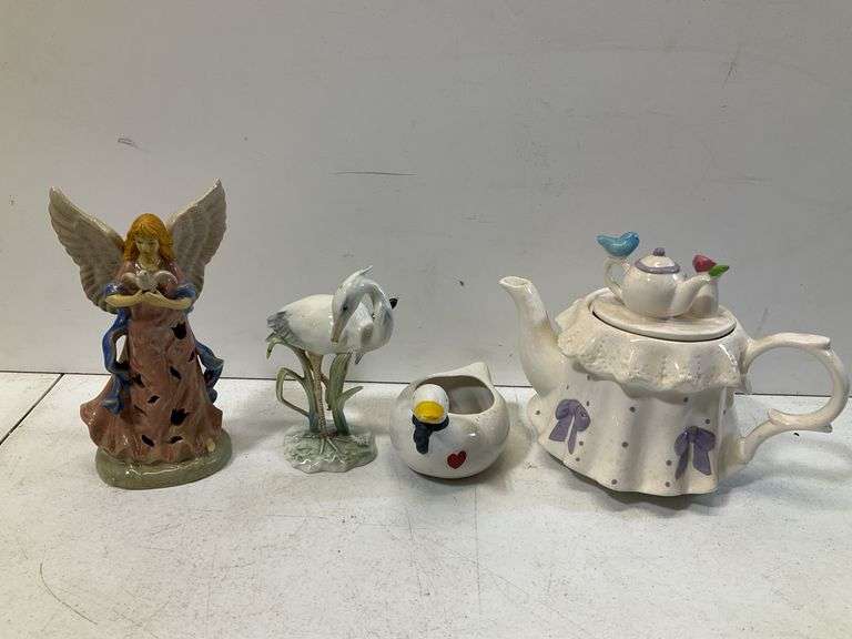 (4) teapot ceramic lot